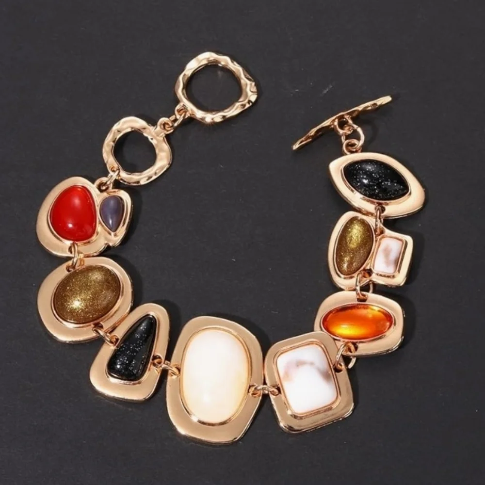 Gorgeous Vintage Golden Faux Stone Bracelet - Picture 4 of 5